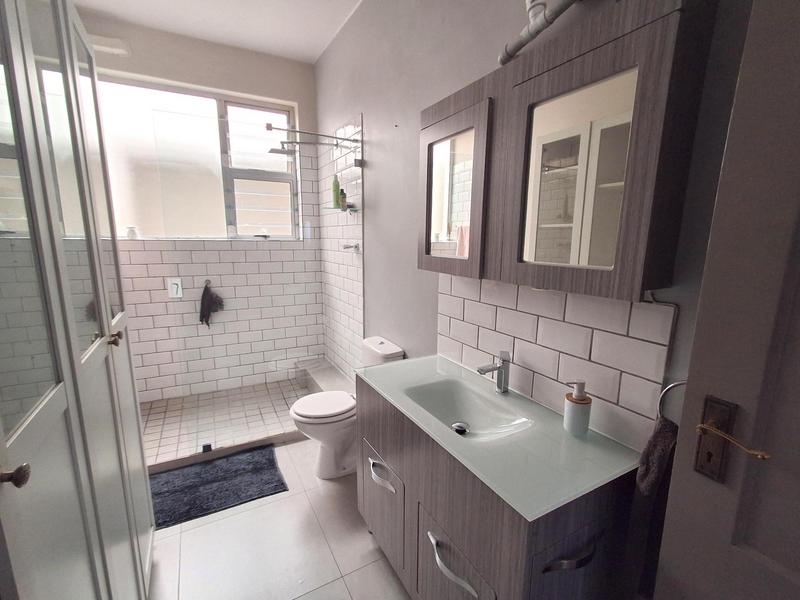 2 Bedroom Property for Sale in Sea Point Western Cape